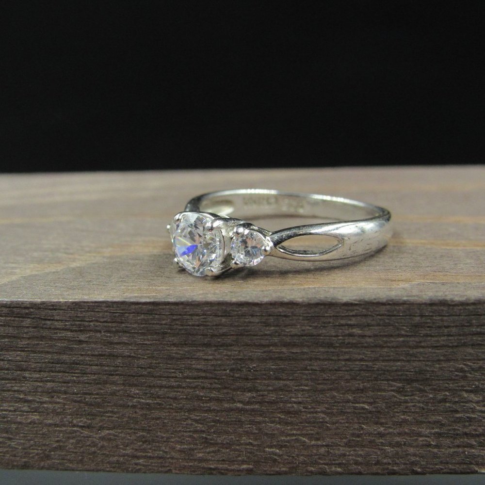 Size 7 Sterling Triple Round Cubic Zirconia Ring - Picture 2 of 8